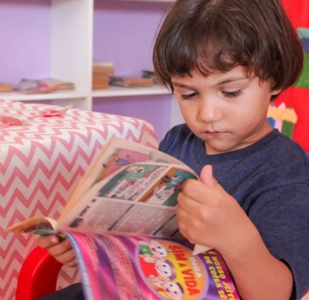 Governo Leandro Dantas leva mais de 150 alunos para biblioteca pública ''O intuito é incentivar o hábito da visita à biblioteca e da leitura de livros''