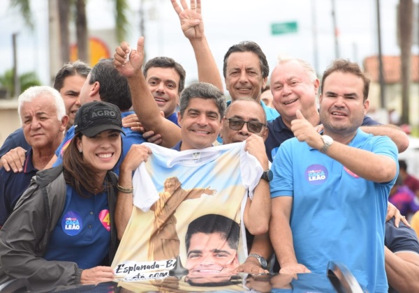 Em Esplanada, Neto critica gestões do PT que ‘normalizaram drama da fila da regulação’