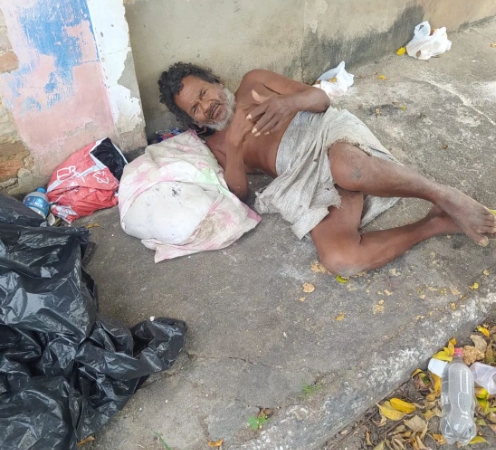 Gestão Dudu Vieira fala sobre idoso que mora há meses nas ruas do centro do município de Conde ''O mesmo tem o direito de permanecer no local onde ele reconhece como lar''