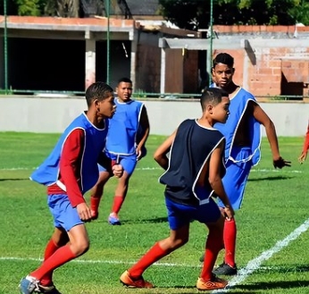 Governo Marcus Sarmento realiza avaliações técnica com jovens itanagrenses para clubes baianos de futebol