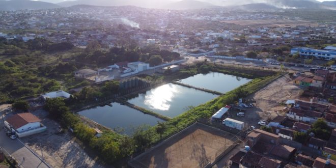 Prefeito assina ordem de serviço para construção de praça no bairro da Concic em Itaberaba