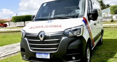 Em Acajutiba, governo Alex Freitas agradece chegada de nova ambulância fruto de emenda parlamentar