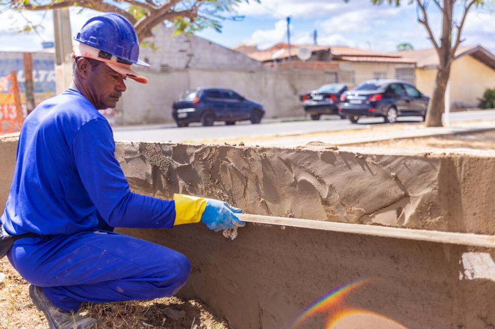 Prefeitura de Juazeiro segue em ritmo acelerado nas obras de praça da vila tiradentes para garantir mais lazer para população do bairro