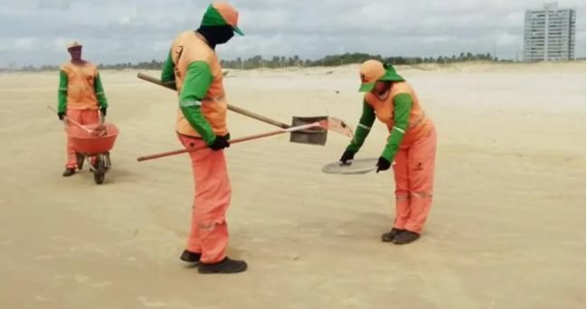 Novas manchas de óleo são encontradas em praias de Aracaju e autoridades estão apreensivas