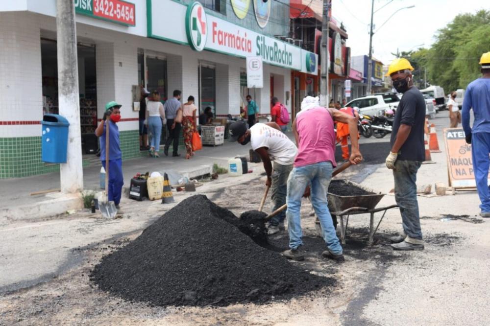 SAAE realiza recomposição asfáltica no centro de Alagoinhas