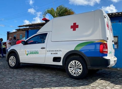 Distrito de Abadia recebe nova ambulância da Prefeitura de Jandaíra