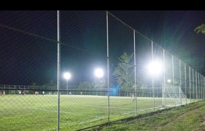 Em ação inédita Prefeitura entrega nova iluminação em LED em campo da zona rural do Candembá em Cardeal da Silva