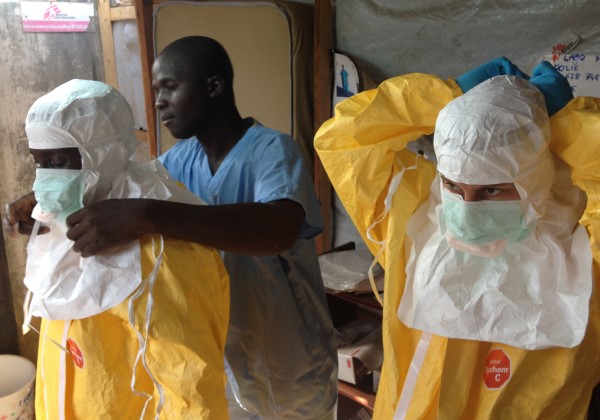 Uganda anuncia surto de Ebola após confirmação de primeira morte desde 2019