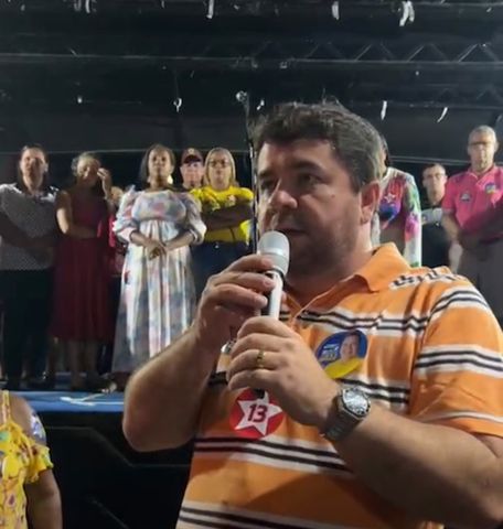 Em último bate-papo das eleições de 2022 Prefeito Júnior Argôlo desce de trio e dá discurso junto a população ''Aqui é mais gostoso''