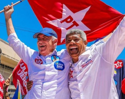 Jerônimo tem 48,3% dos votos válidos em pesquisa AtlasIntel; Neto obteve 40,4%