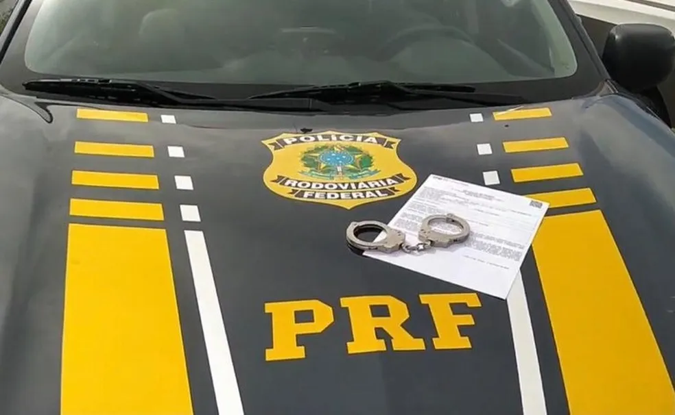 Homem é preso por não pagar de pensão alimentícia, enquanto viajava em caminhonete de luxo na Bahia