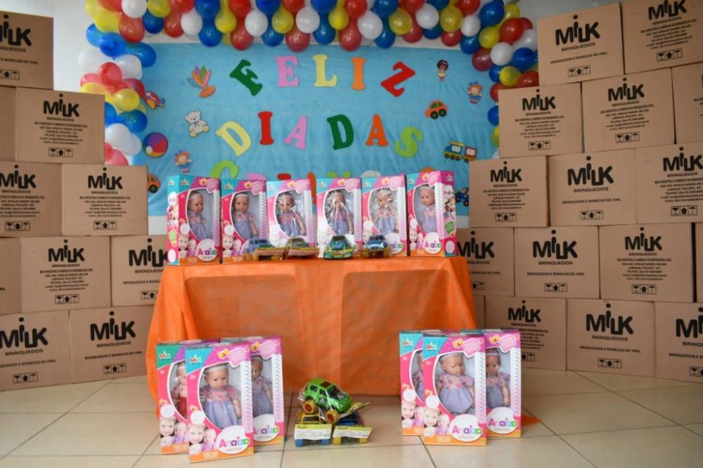 Prefeitura de Alagoinhas distribui mais de 1000 brinquedos para Associações do município