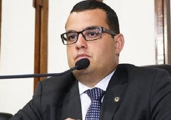 Deputado Alex Lima critica ACM Neto por promessa de isentar imposto para cesta básica