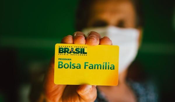 Apesar de promessa, João Roma diz que não tem como garantir pagamento de 13º do Bolsa Família