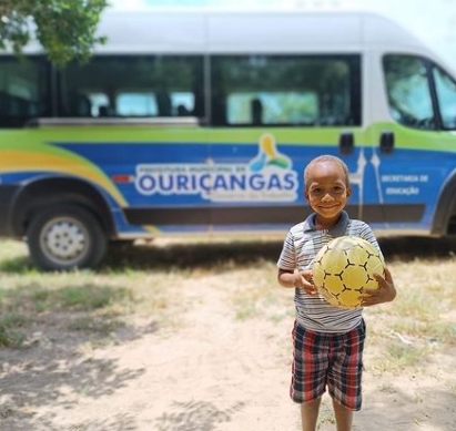 Prefeitura de Ouriçangas realiza entrega de brinquedos para alunos da rede pública