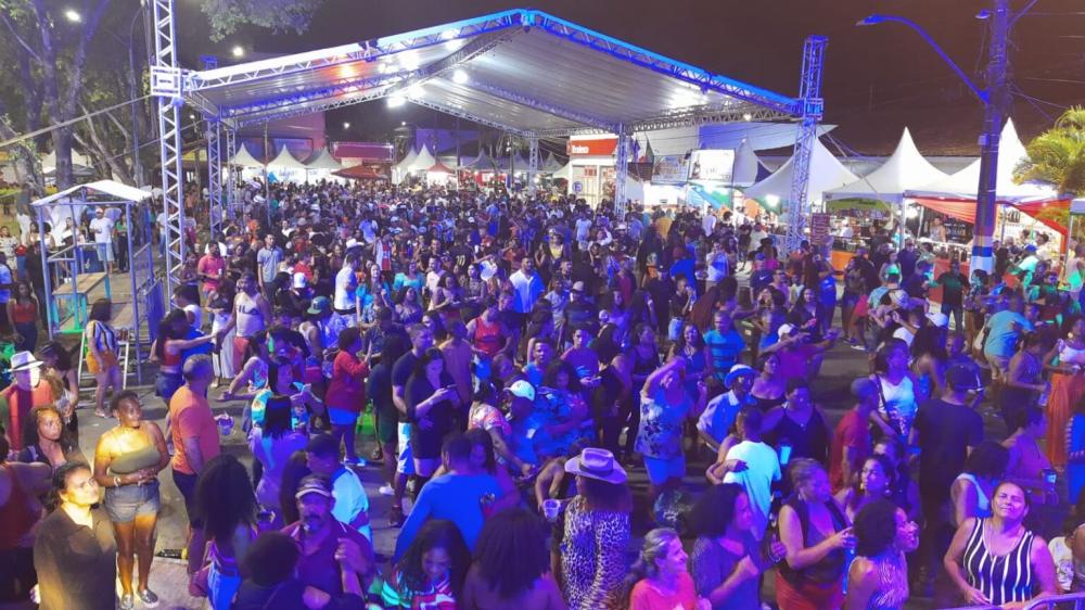 Abertura da Festa da Cidade contou com show de Elias Wagner, clássicos do axé e artistas locais