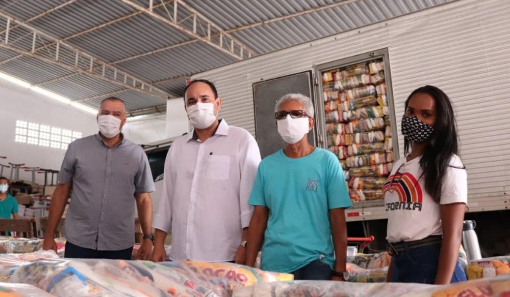 Prefeito Joaquim Neto fala sobre alimentos doados da merenda escolar e garante que já estão prontos para serem entregues