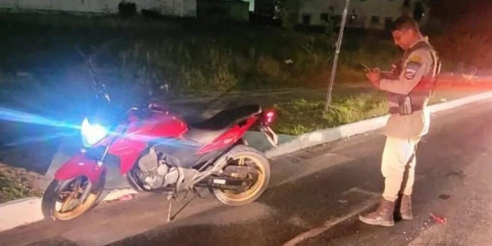 Homem morre em acidente de moto após tentar fugir da PM
