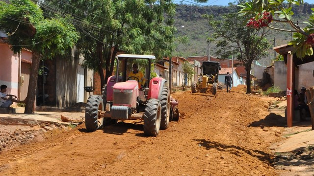 Barreiras 100% Pavimentada: Prefeitura avança com os trabalhos de pavimentação asfáltica no bairro Cascalheira