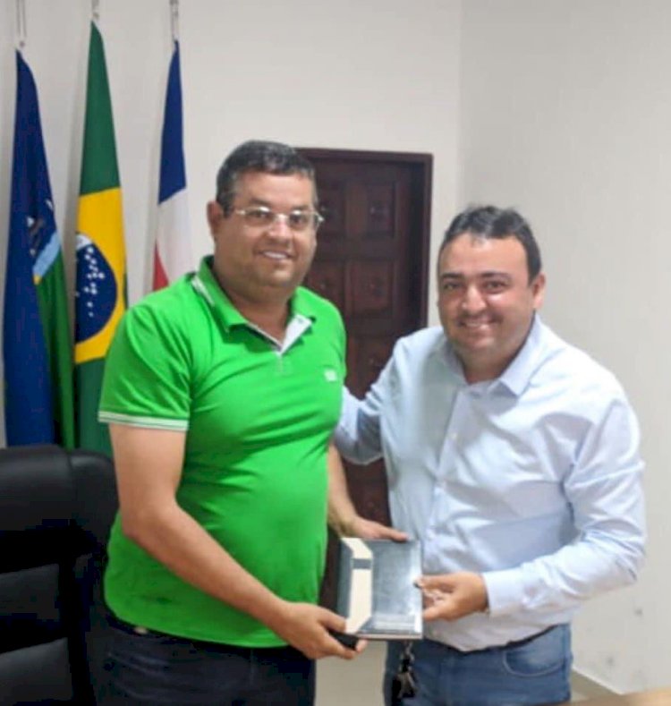 Prefeito Adilson de Jandaíra e Presidente da Câmara de Vereadores manifestam apoio para Bolsonaro ''Políticos são primos''