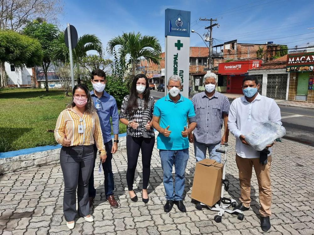 Prefeito de Catu Pequeno Sales comemora chegada de respirador a Hospital Municipal