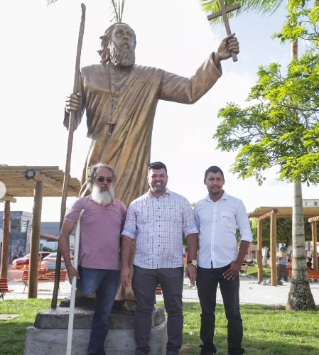 Vídeo: Estátua gigante em homenagem a Antônio Conselheiro é entregue pelo governo Leandro Dantas em Crisópolis