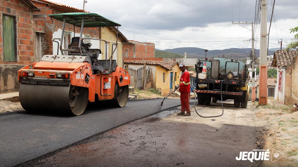 Jequié avança com obras de pavimentação no Alto da Bela Vista e do KM 4