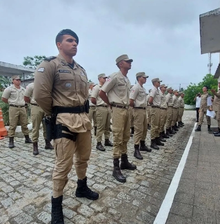 Quarto Batalhão realiza solenidade de entrega do primeiro uniforme aos alunos do Núcleo de Formação de Soldados em Alagoinhas