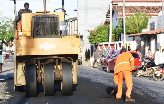 Iniciada Pavimentação Asfáltica de ruas de Acajutiba