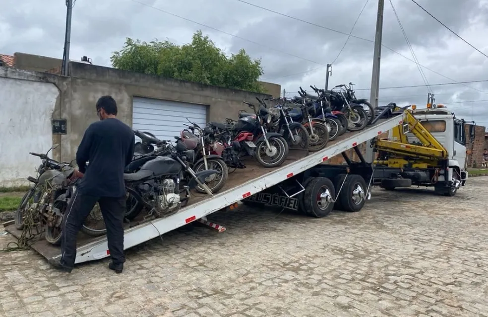 Após denúncia, PM localiza desmanche de motos roubadas no município de Tobias Barreto