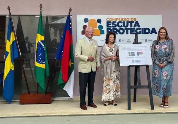 Rainha e rei da Suécia visitam projeto de escuta no sudoeste da Bahia