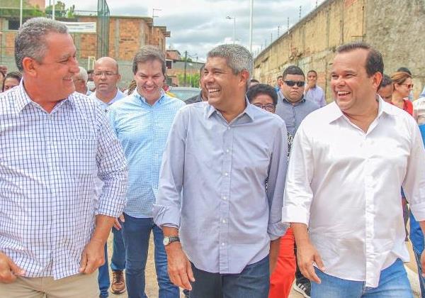 Jerônimo promete obras de contenção de encosta no interior