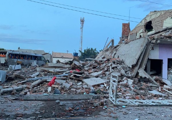 Explosão em imóvel com venda de fogos deixa 10 feridos em Crisópolis