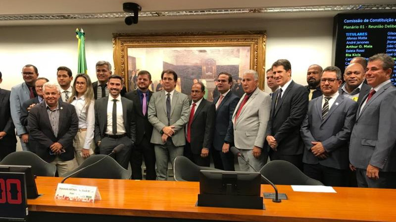 UPB comemora aprovação da admissibilidade da PEC da Redução da Alíquota na CCJ da Câmara
