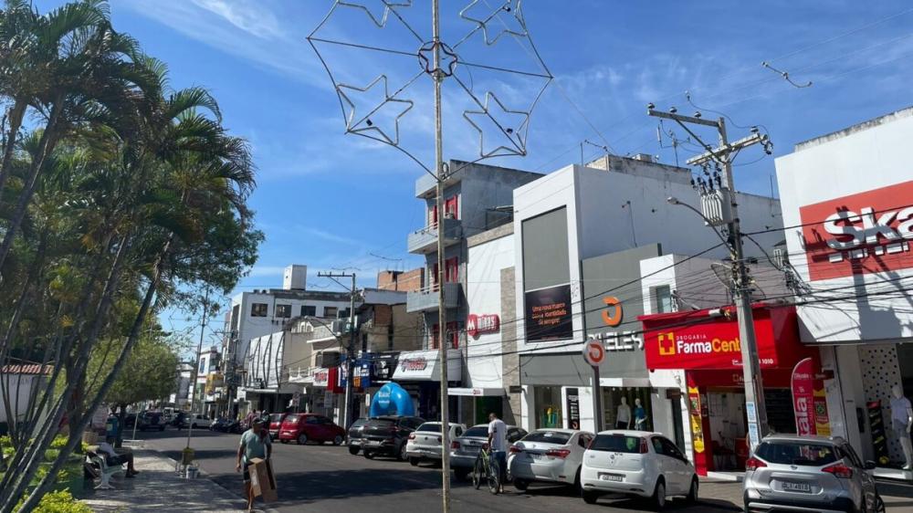 Prefeitura ornamenta ruas de Paulo Afonso para festividades do Natal