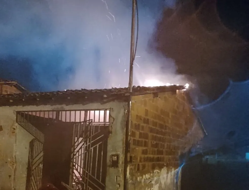 Homem tem casa incendiada e é preso suspeito de estuprar criança em Cristinápolis