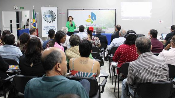 Em Feira de Santana, seminário chama atenção de empresas para ações de sustentabilidade na educação