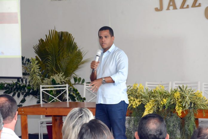 Prefeito de Castro Alves, Thiancle Araújo lança candidatura à presidência da UPB