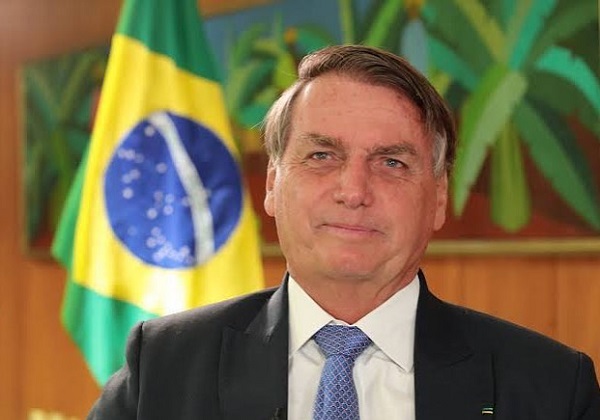 Bolsonaro assina MP que aumenta salário mínimo para R$ 1.302 em 2023