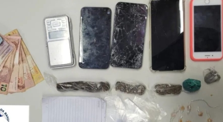 Após denúncias, PM prende homem em flagrante, apreende drogas e material usado no tráfico em Rio Real