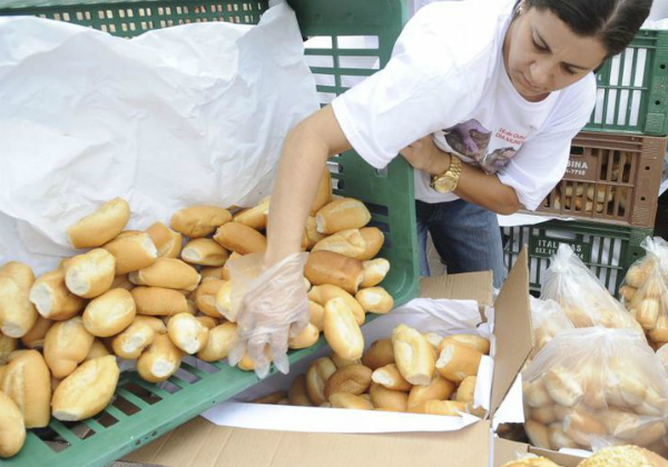 Pão francês deve ter o preço fixado próximo ao balcão de venda, determina Inmetro