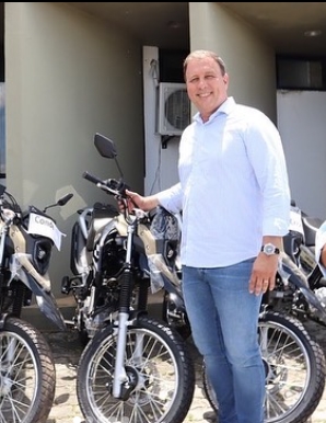Município de Conde recebe duas motos e dois tabletes para servir a Agricultura