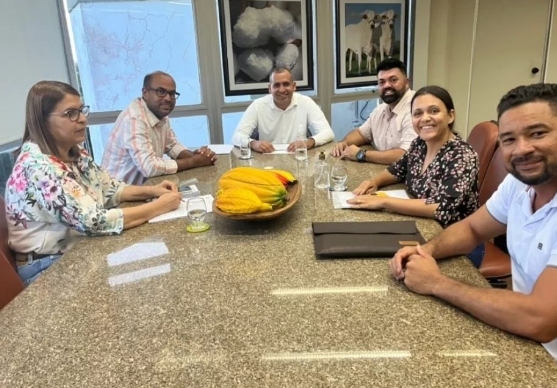 Prefeito Leandro Dantas, Chefe de Gabinete Lenice e Secretário Anderson pedem novos benefícios ao Governo do Estado para Agricultores de Crisópolis