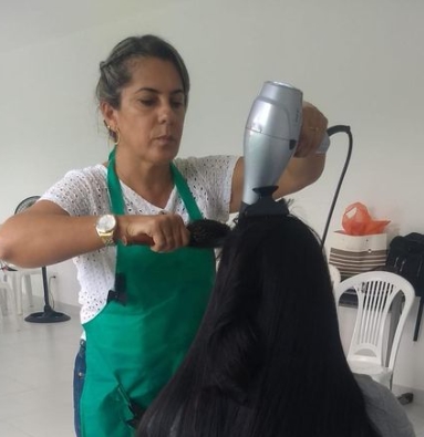 Beneficiárias do Bolsa Família concluem cursos de Design de sobrancelhas e Cabeleireira ofertados pela Prefeitura de Conde