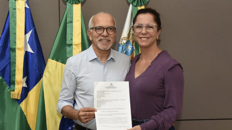 Vice-prefeita de Aracaju entrega carta renúncia ao prefeito