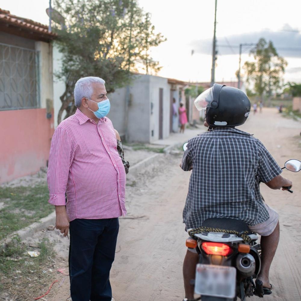 Prefeito Nena comemora avanço da pavimentação do Novo Inhambupe
