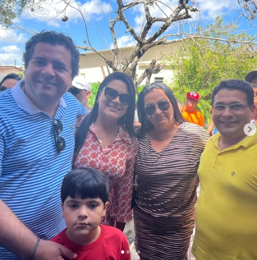 Prefeito Júnior Argôlo vai a festa da Padroeira de Acajutiba faz live e fala sobre o evento nas suas redes sociais