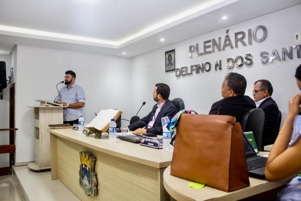 Prefeito Leandro Dantas vai a câmara em abertura dos trabalhos e protocola projeto para reajuste dos salários dos professores e pede que vereadores aprovem suplementação para pagamento o mais breve possível