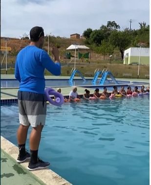 Vídeo: Aulas de natação e hidroginástica acontecem no Balneário Público da Água Mineral em Cardeal da Silva; Assista