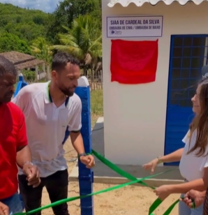 Prefeito Branco Sales comemora abastecimento de água encanada em zona rural de Cardeal da Silva